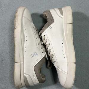 Oncloud ON The Roger Advantage Shoes Mens 9.5 Tennis White Sand Causal Walking